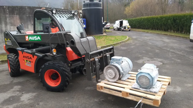 Les moteurs de la centrifugeuse, de 11 et 20 kW,  partent également en révision.